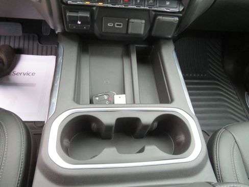 Used 2019 Chevrolet Silverado 1500 LTZ w/ LTZ Plus Package AWD/4WD image 6