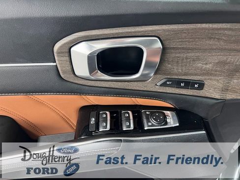 Used 2023 Kia Sorento SX Prestige image 23