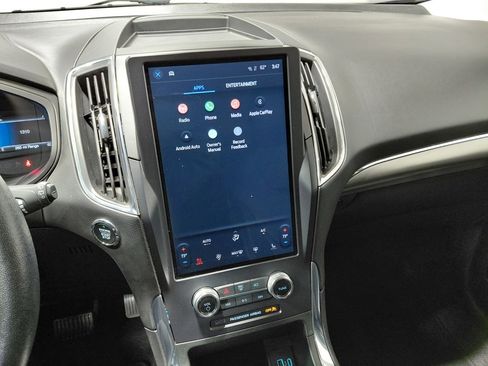 Used 2024 Ford Edge Titanium image 28
