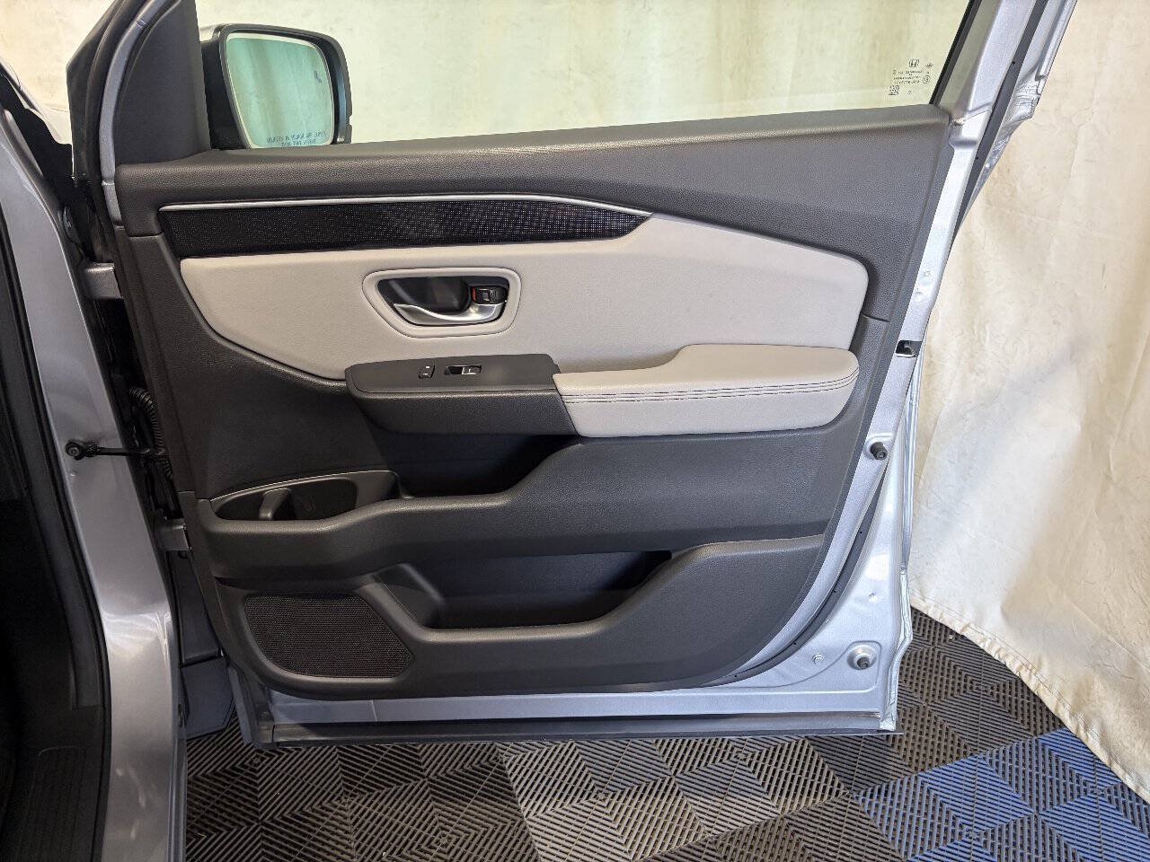 Used 2025 Honda Pilot Elite image 12