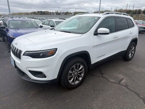 Used 2019 Jeep Cherokee Latitude Plus w/ Comfort/Convenience Group AWD/4WD image 2
