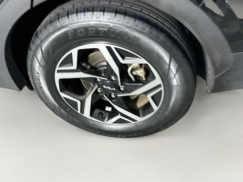 Used 2024 Kia Sportage LX image 11