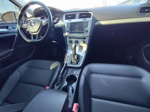 Used 2016 Volkswagen Golf SE image 41
