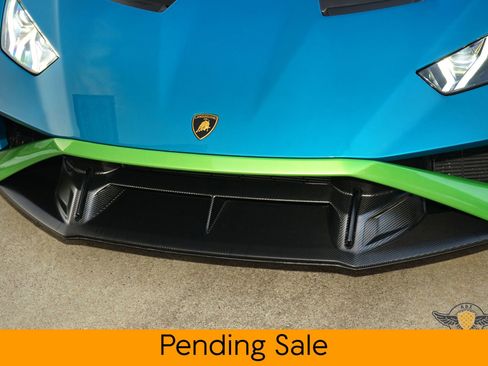 Used 2022 Lamborghini Huracan STO RWD image 11