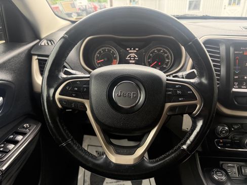 Used 2014 Jeep Cherokee Latitude AWD/4WD image 4