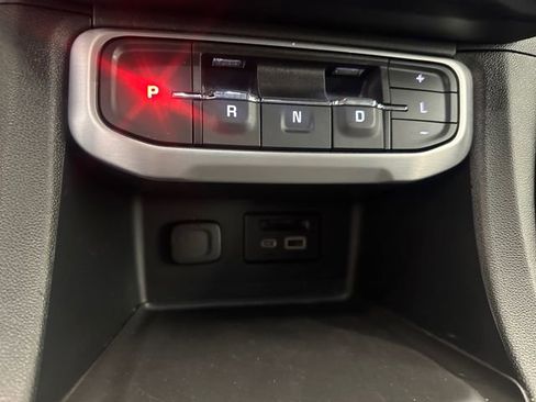 Used 2023 GMC Acadia SLT w/ Elevation Edition FWD image 33