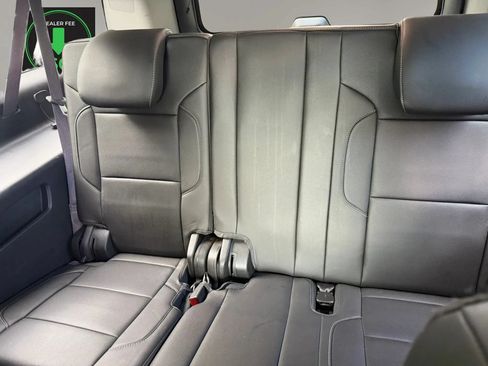 Used 2015 Chevrolet Suburban LTZ RWD image 12