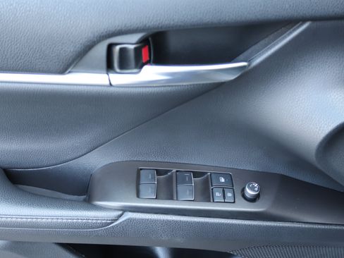 Used 2022 Toyota Camry XLE FWD image 20