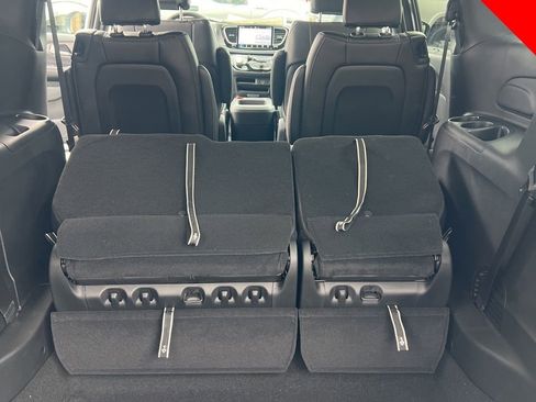 New 2026 Chrysler Pacifica Select w/ S Appearance Package image 8
