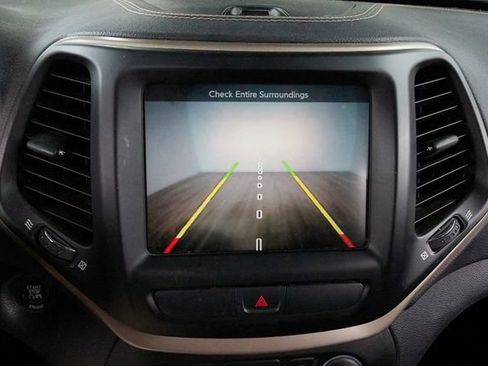 Used 2016 Jeep Cherokee Limited AWD/4WD image 10