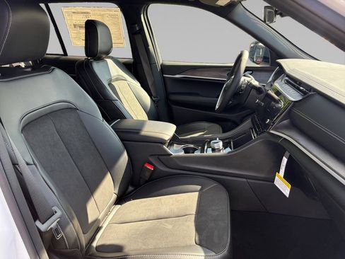 New 2026 Jeep Grand Cherokee Altitude AWD/4WD image 17