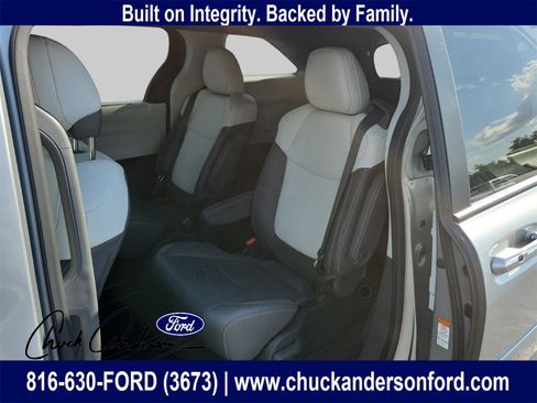 Used 2023 Toyota Sienna XSE image 23