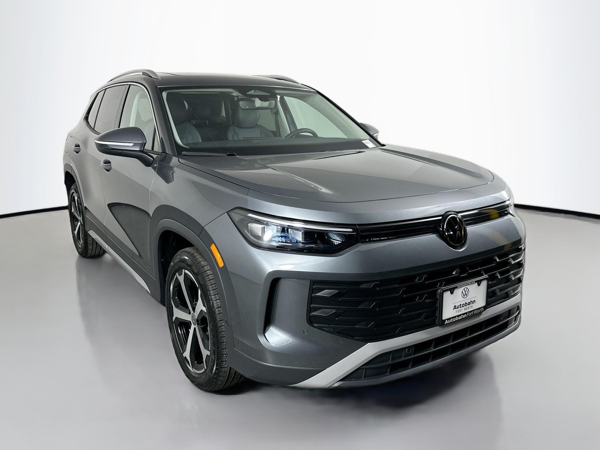 Certified 2026 Volkswagen Tiguan SE AWD/4WD image 3