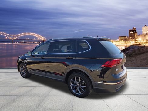 Used 2023 Volkswagen Tiguan SE w/ Panoramic Sunroof Package image 3