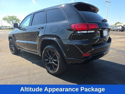 Used 2022 Jeep Grand Cherokee Laredo X AWD/4WD image 5