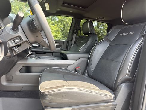 Used 2025 RAM 2500 Laramie AWD/4WD image 15