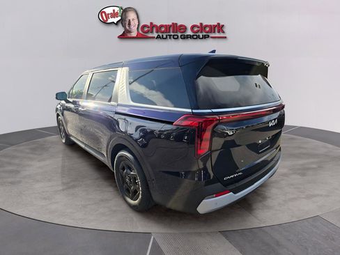 Used 2025 Kia Carnival LX FWD image 4