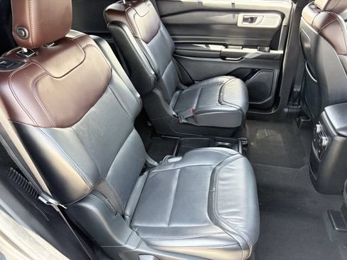 Used 2020 Ford Explorer Platinum w/ Premium Technology Package AWD/4WD image 14