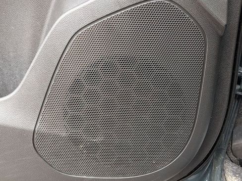 Used 2025 Chevrolet Trax LT w/ LT Convenience Package image 16