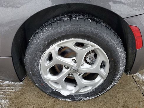 Used 2023 Chrysler Pacifica Limited image 36