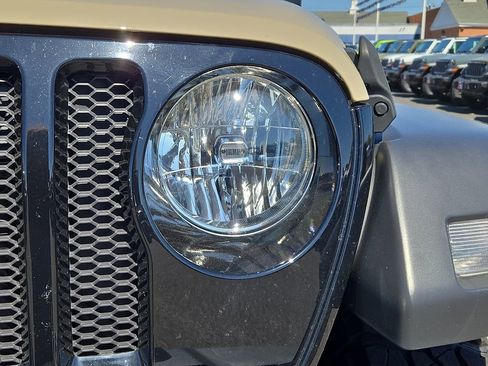 Used 2022 Jeep Wrangler Unlimited Sport image 9