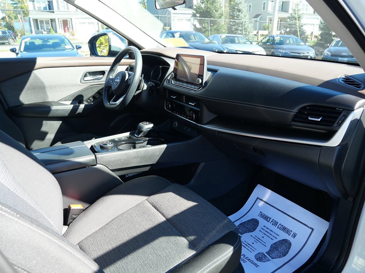 Used 2023 Nissan Rogue SV AWD/4WD image 16