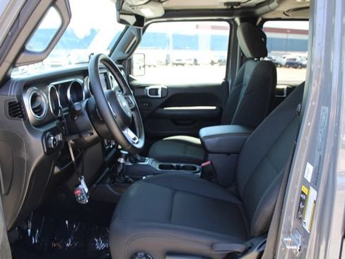 Used 2022 Jeep Wrangler Unlimited Sahara w/ Cold Weather Group AWD/4WD image 42
