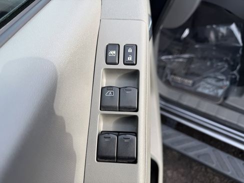 Used 2020 Nissan Frontier SV w/ Midnight Edition Floor Mats image 13