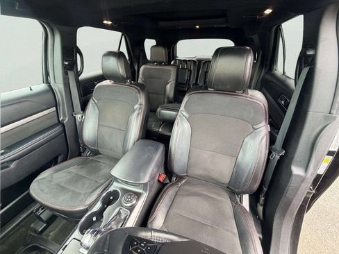 Used 2018 Ford Explorer XLT w/ XLT Appearance Package AWD/4WD image 18