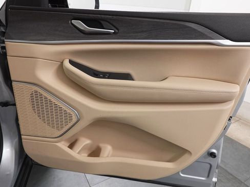 Used 2022 Jeep Grand Cherokee L Limited image 16