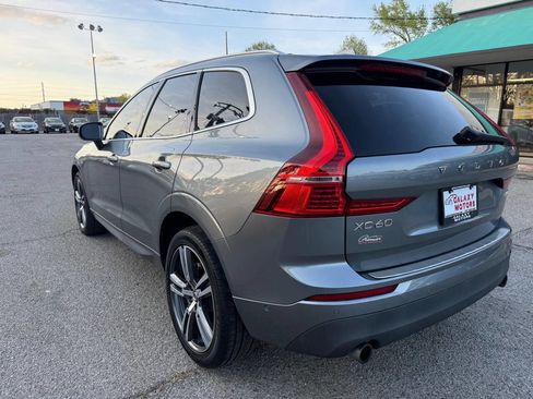 Used 2018 Volvo XC60 T5 Momentum w/ Vision Package image 4