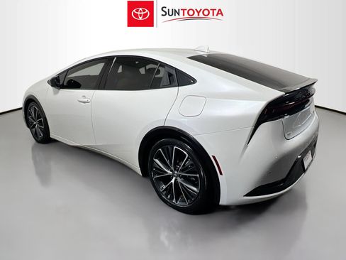 Used 2024 Toyota Prius XLE FWD image 6