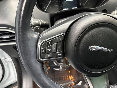 Used 2020 Jaguar F-PACE Premium image 28