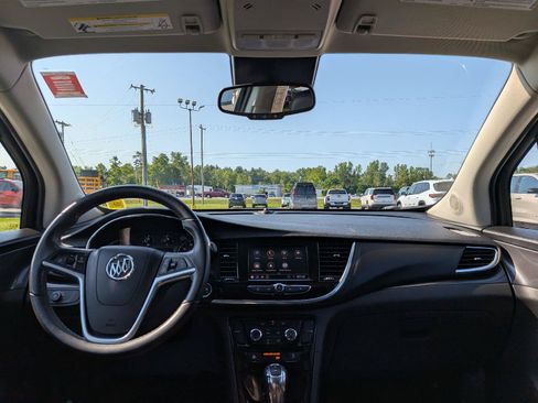 Used 2022 Buick Encore Preferred AWD/4WD image 21