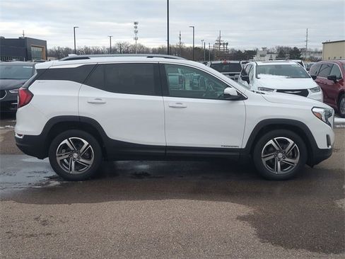 Used 2021 GMC Terrain SLT image 2