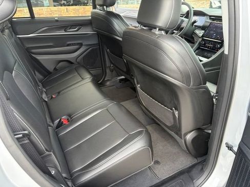 Used 2023 Jeep Grand Cherokee Limited w/ Luxury Tech Group II AWD/4WD image 33
