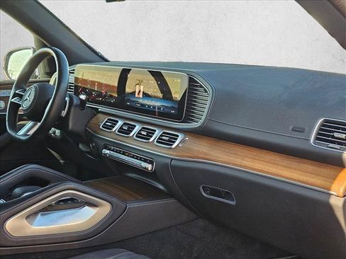Used 2025 Mercedes-Benz GLS 450 4MATIC w/ AMG Line Exterior image 18