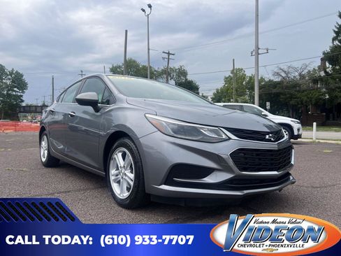 Used 2018 Chevrolet Cruze LT w/ Sun And Sound Package FWD image 1