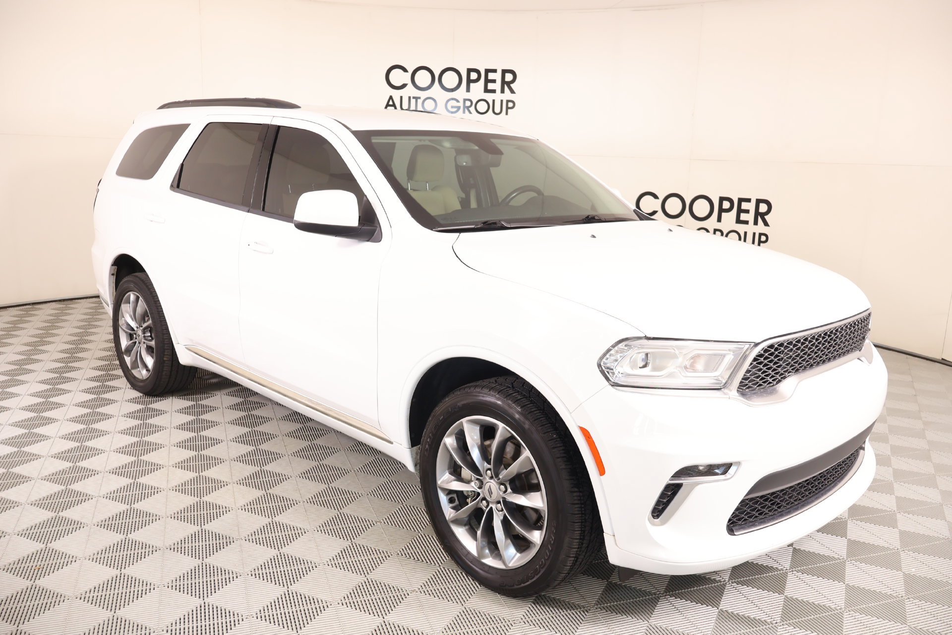 Used 2022 Dodge Durango SXT w/ Anodized Platinum Package AWD/4WD image 1