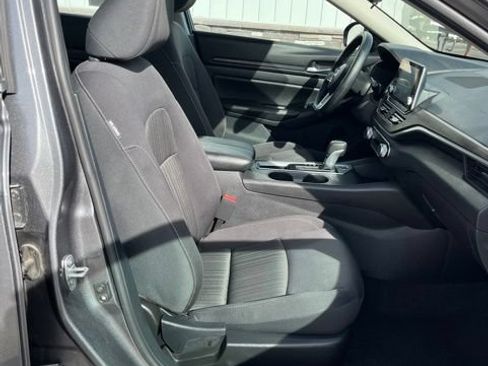 Used 2025 Nissan Altima 2.5 SV FWD image 29