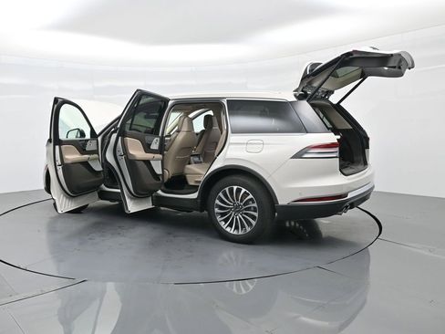 Used 2023 Lincoln Aviator Reserve w/ Equipment Group 201A image 48