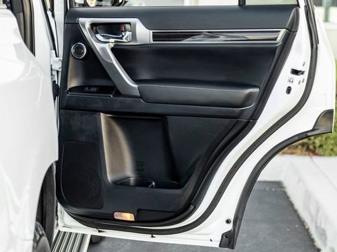 Used 2023 Lexus GX 460 Premium w/ Accessory Package AWD/4WD image 36