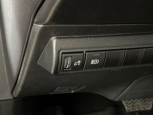 Used 2025 Toyota Corolla LE image 31