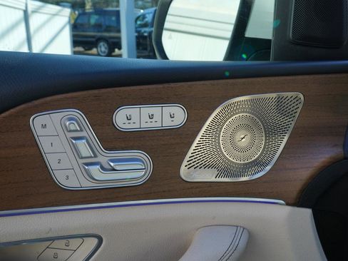 Used 2022 Mercedes-Benz GLS 450 4MATIC image 17