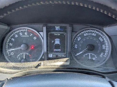 Used 2023 Toyota Tacoma TRD Off-Road w/ Technology Package AWD/4WD image 11