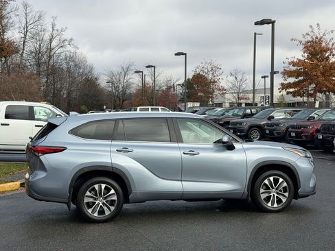 Used 2023 Toyota Highlander XLE image 6