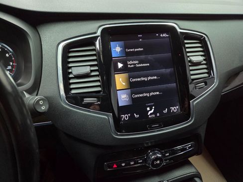 Used 2018 Volvo XC90 T6 Momentum w/ Convenience Package image 23