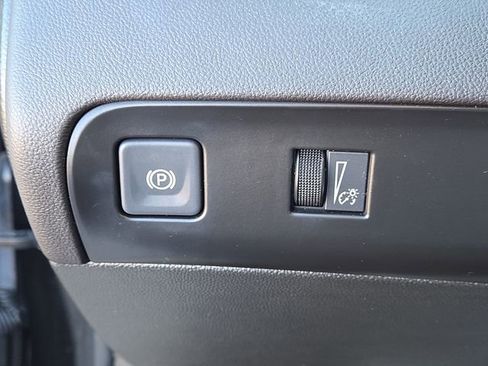 Used 2022 Buick Enclave Essence image 27