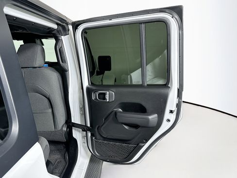 Used 2024 Jeep Wrangler Sport S image 27