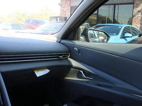 Used 2023 Hyundai Elantra SEL FWD image 12